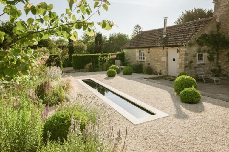 landscape-gardener-wiltshire-gravel-rill-garden